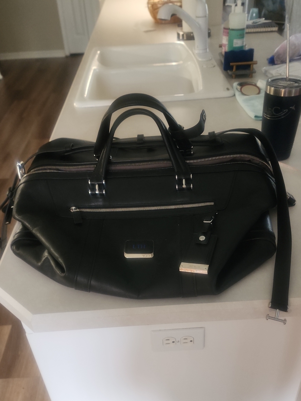 Tumi - Doctors Bag Black Leather Weekender Bag - Reconnaissance Duffel